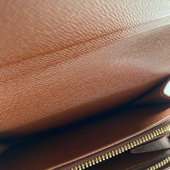 Authentic Louis Vuitton Medium compact wallet - Picture 5 of 12